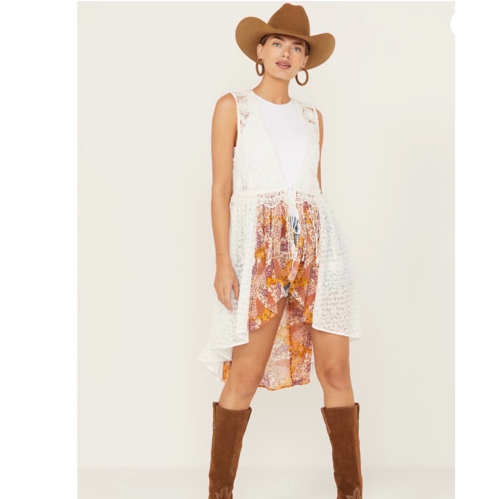Miss Me Ditzy Floral Duster Vest XS White Lace Floral Fringe Boho Crochet